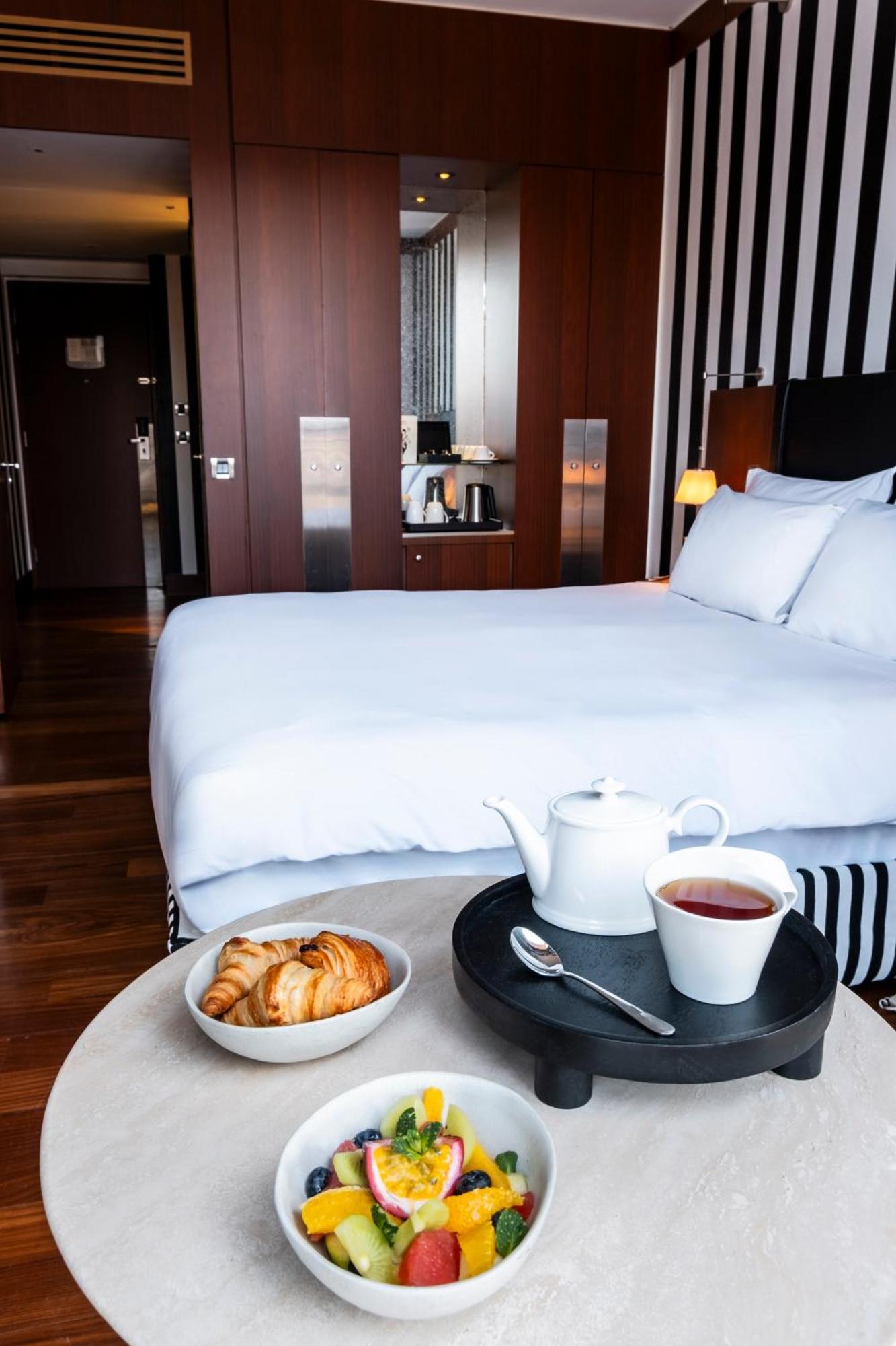 Hotel Radisson Blu Champs-elysées, 5*