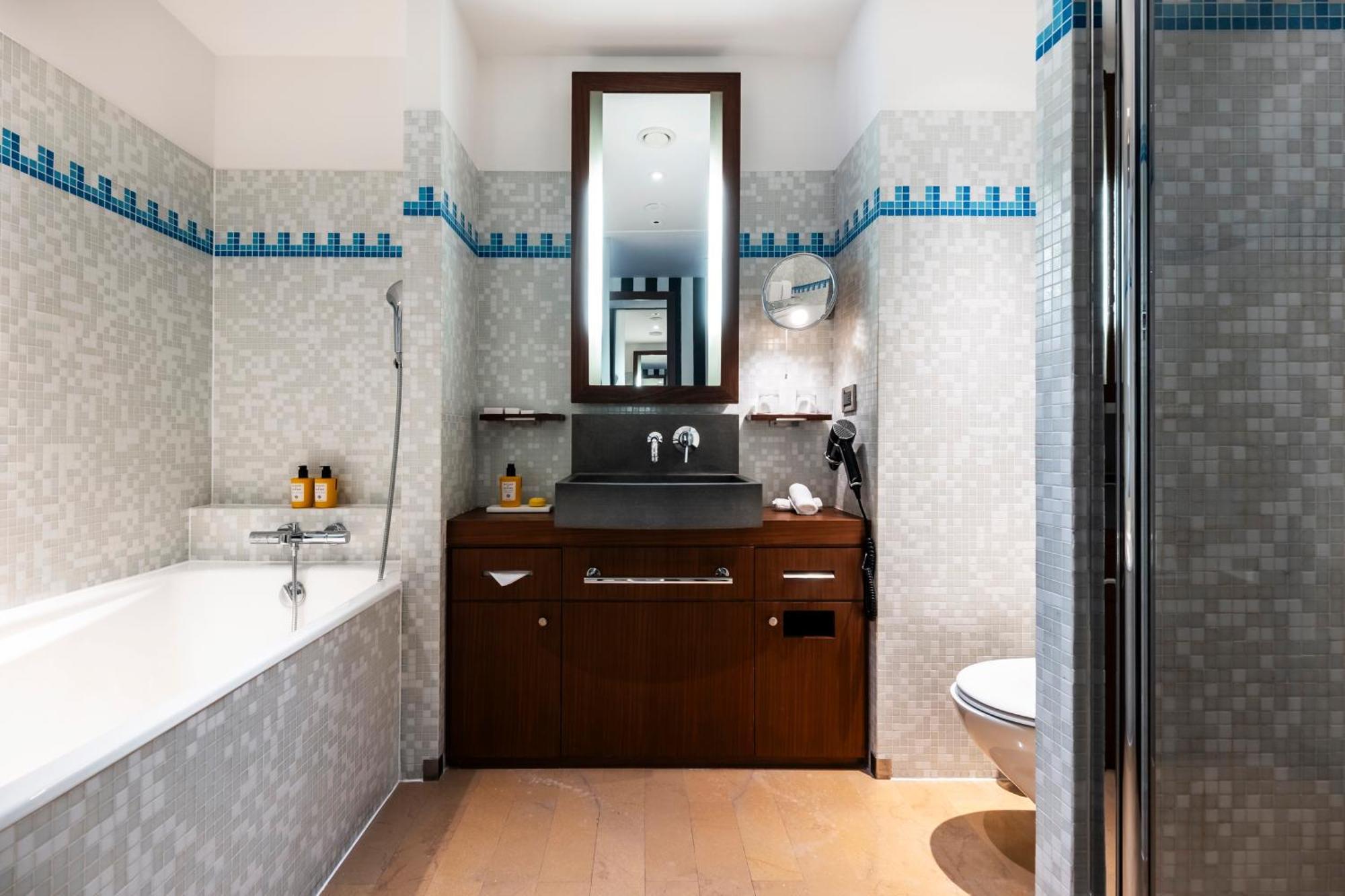 Radisson Blu Champs-elysées, Hotel 5*