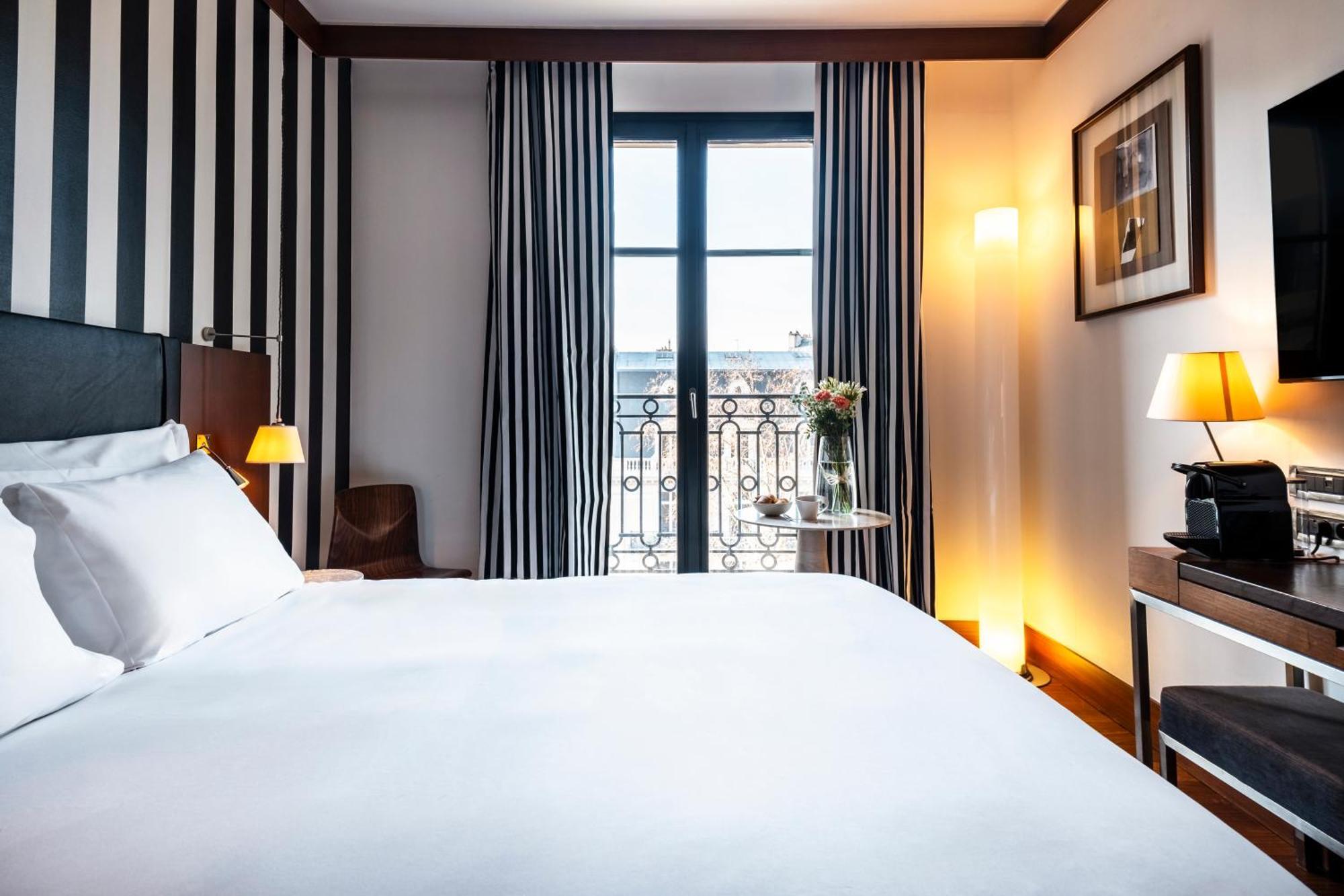 Hotel Radisson Blu Champs-elysées, 5*