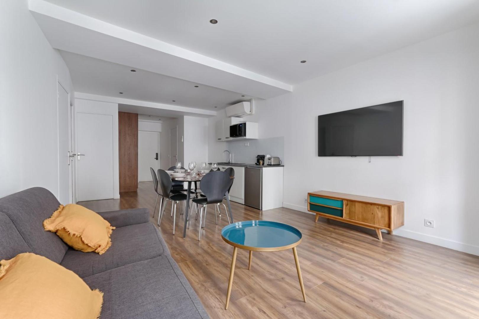 Tbs 305 - Superb In The Heart Of Apartment