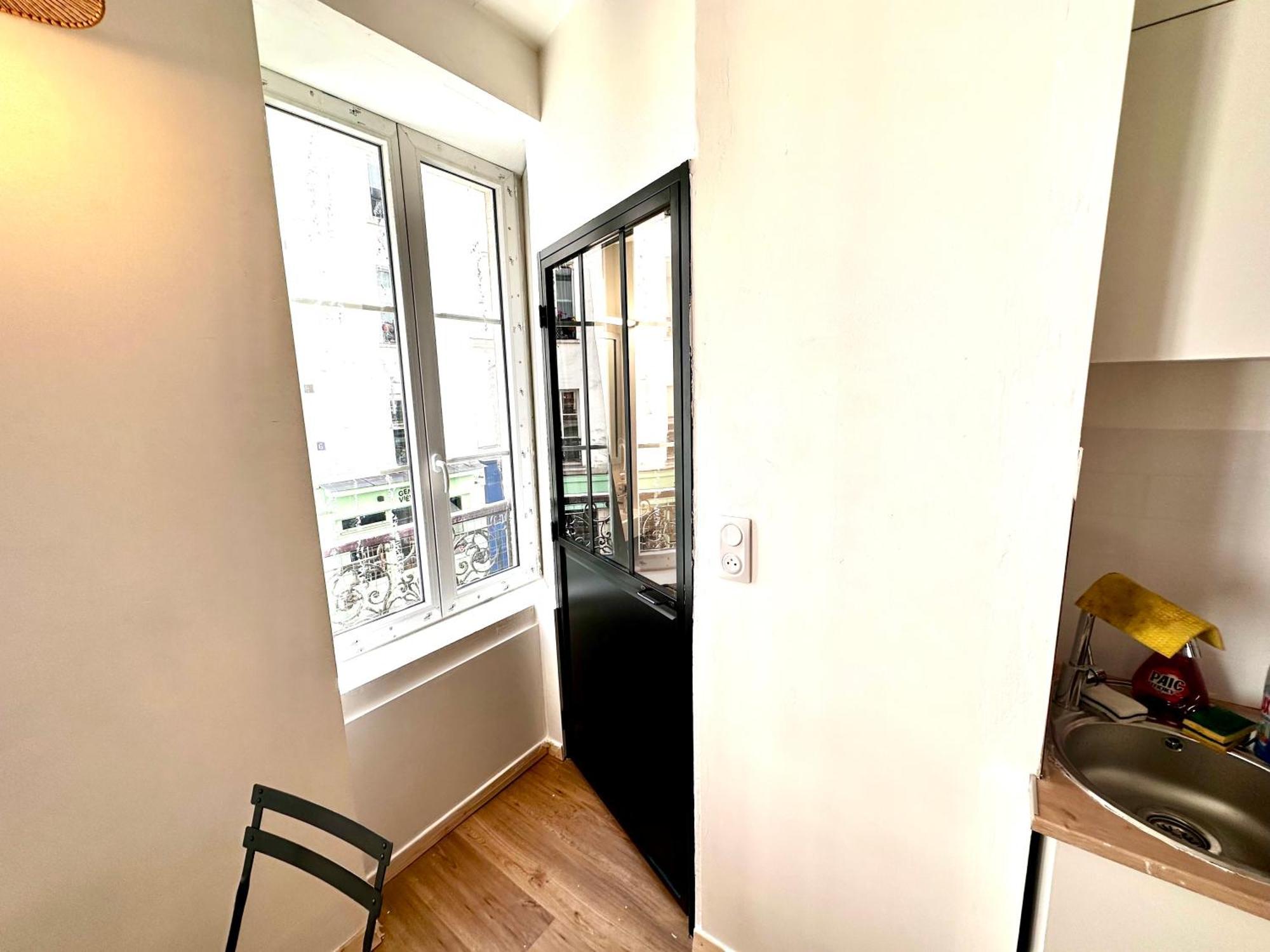Sunny In The Heart Of 11eme Apartment *