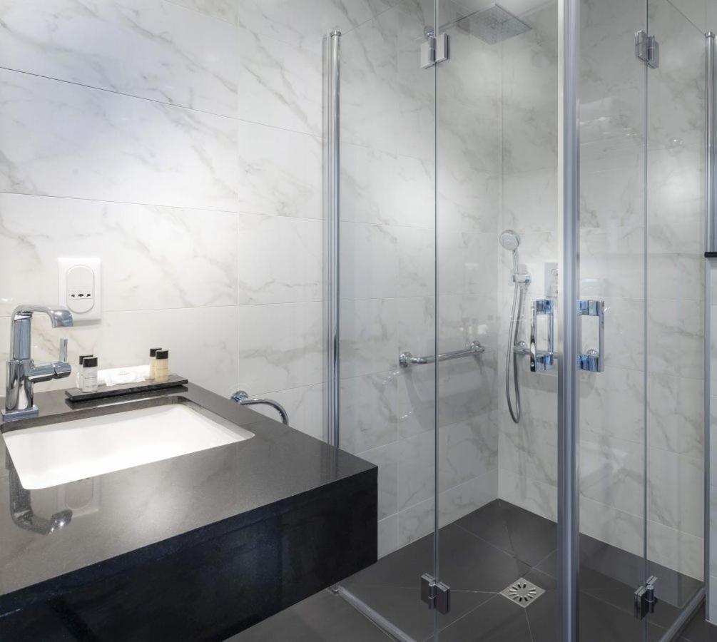 Luxury Montaigne Apartment Paris