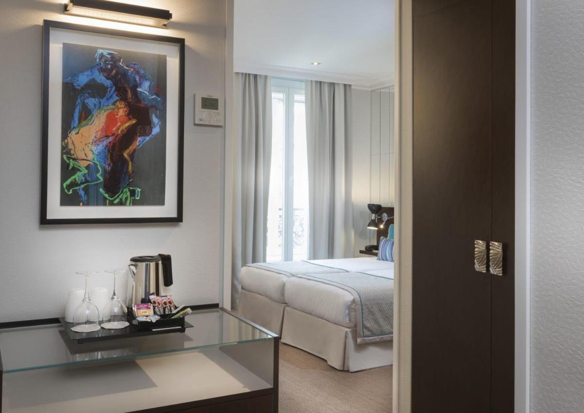 Apartment Luxury Montaigne Paris