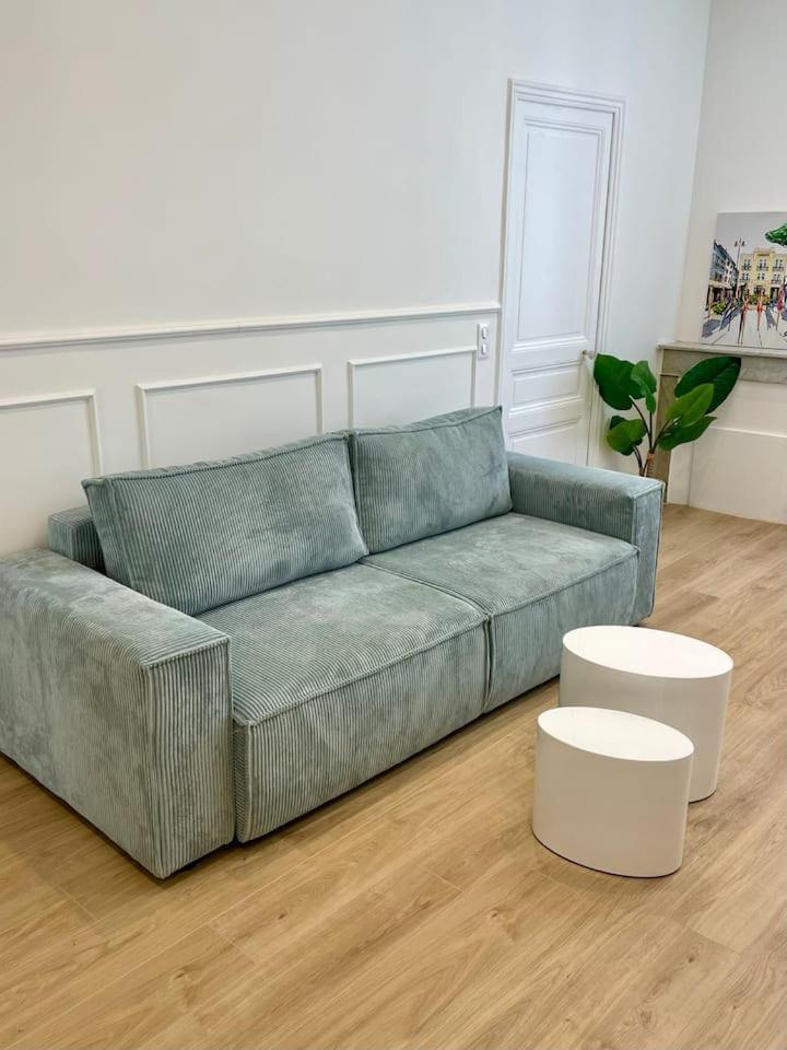 Luxury Montaigne Apartment Paris