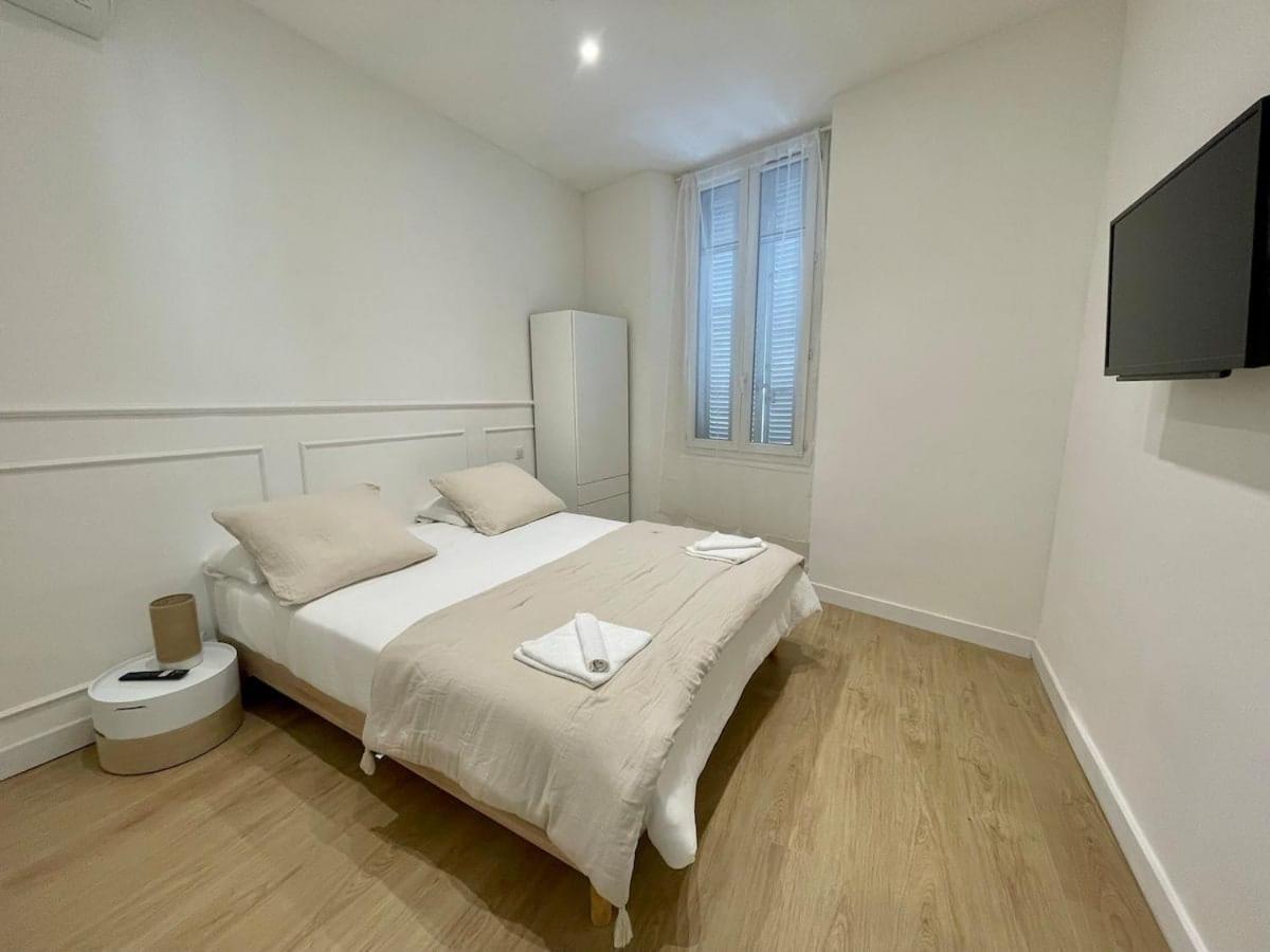 Apartment Luxury Montaigne Paris