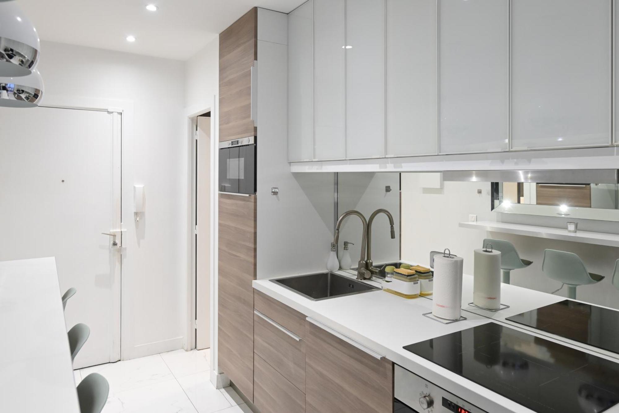 Modern & Peaceful 1bd By Champs-elysees With Ac Apartment