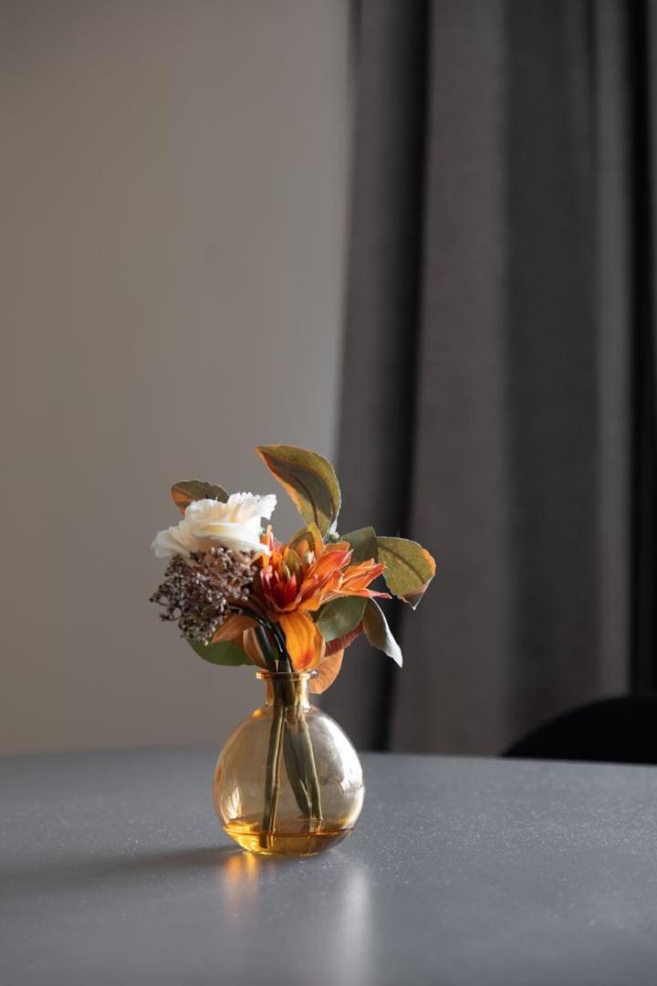 5020 Curial - Chic 19th Apartment