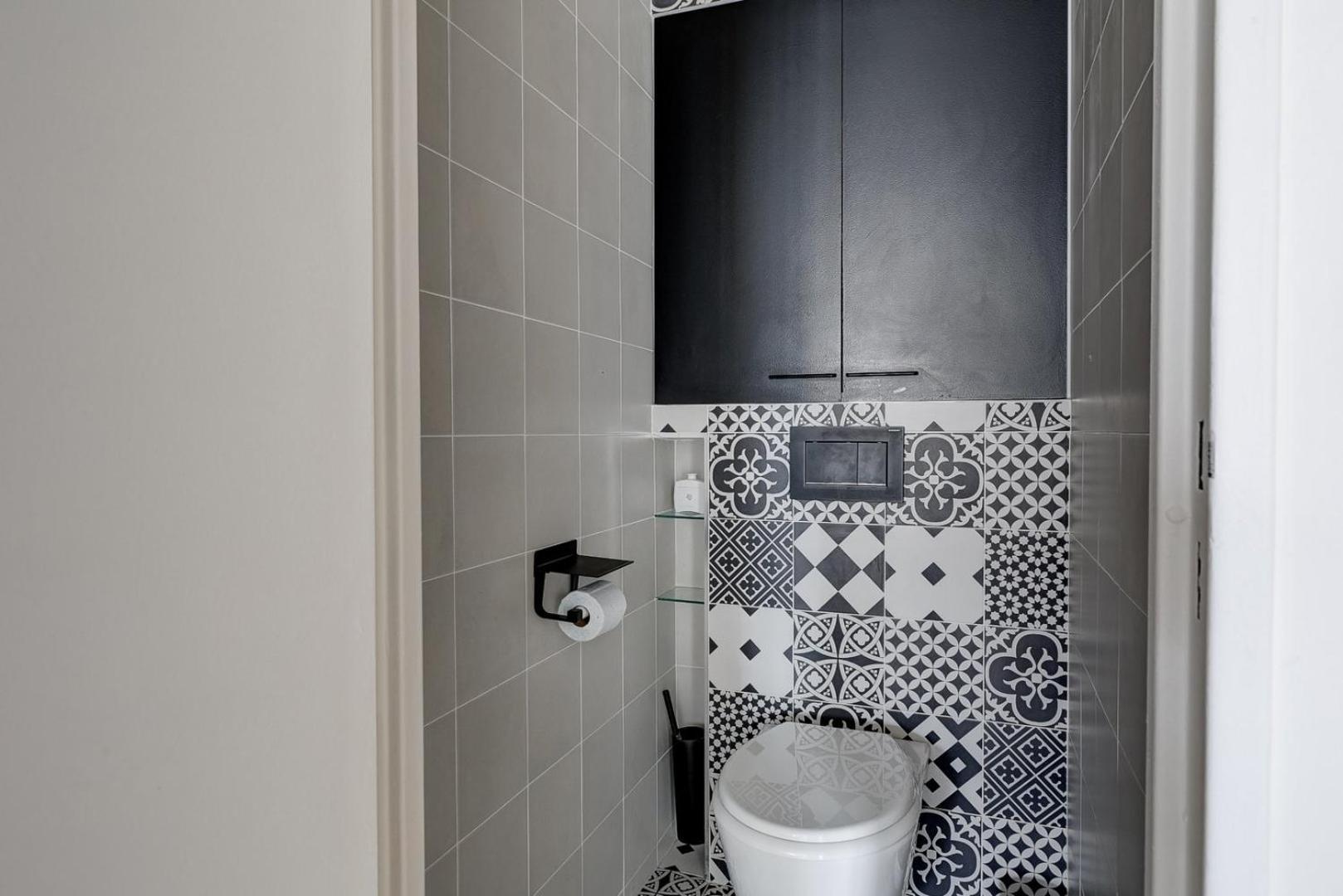 5020 Curial - Chic 19th Apartment *