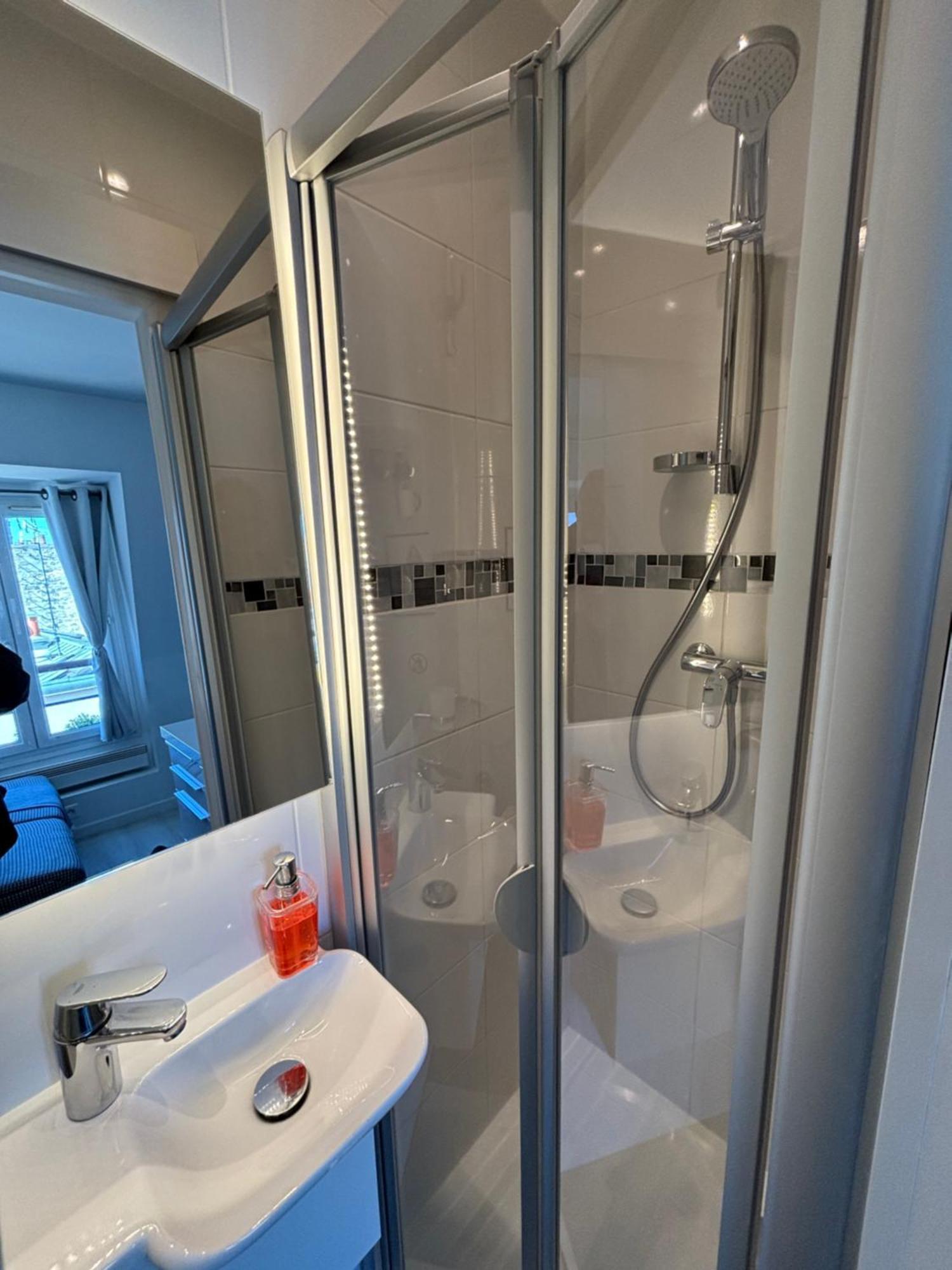 - Coeur Batignolles - Studette 10 M2 - Neuf *
