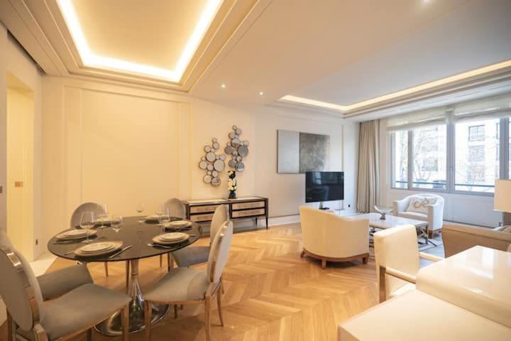Luxury Montaigne Apartment