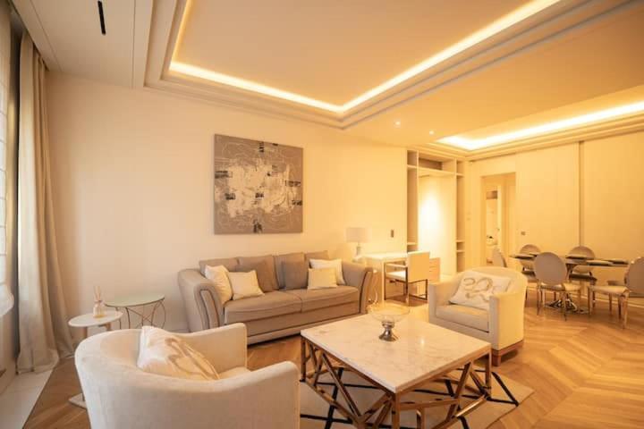 Apartment Luxury Montaigne