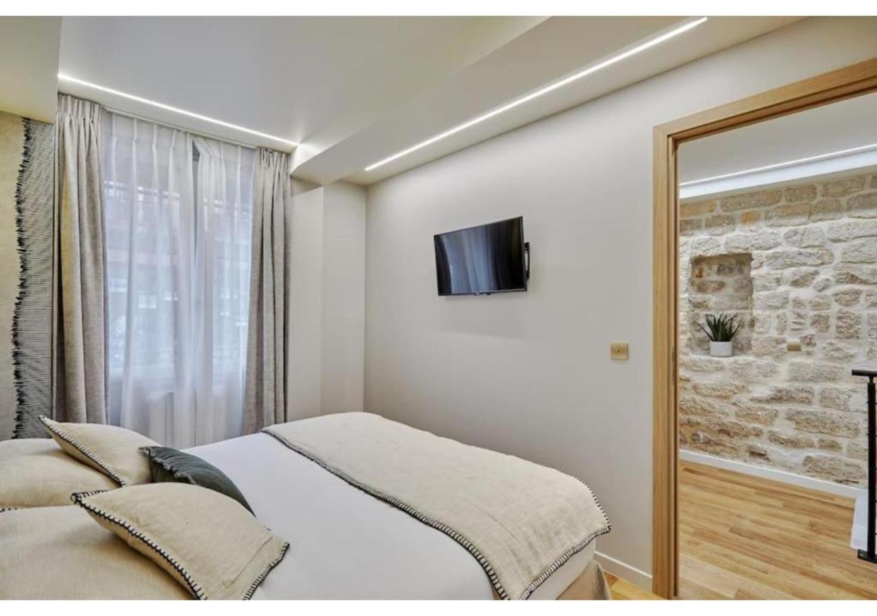 Apartment Le Marais Place Des Vosges By Prestige Paris