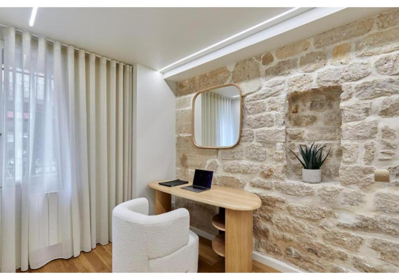 Apartment Le Marais Place Des Vosges By Prestige
