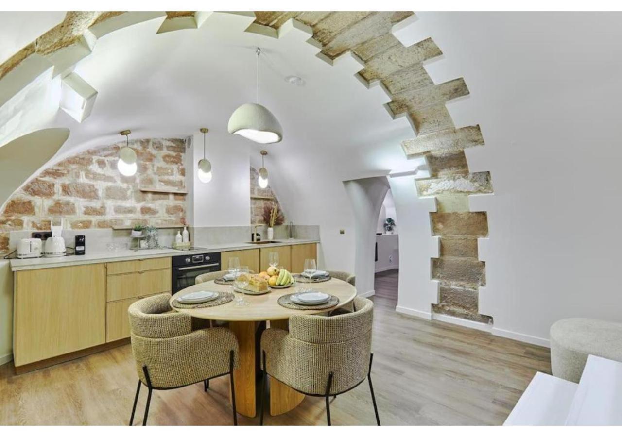 Apartment Le Marais Place Des Vosges By Prestige *