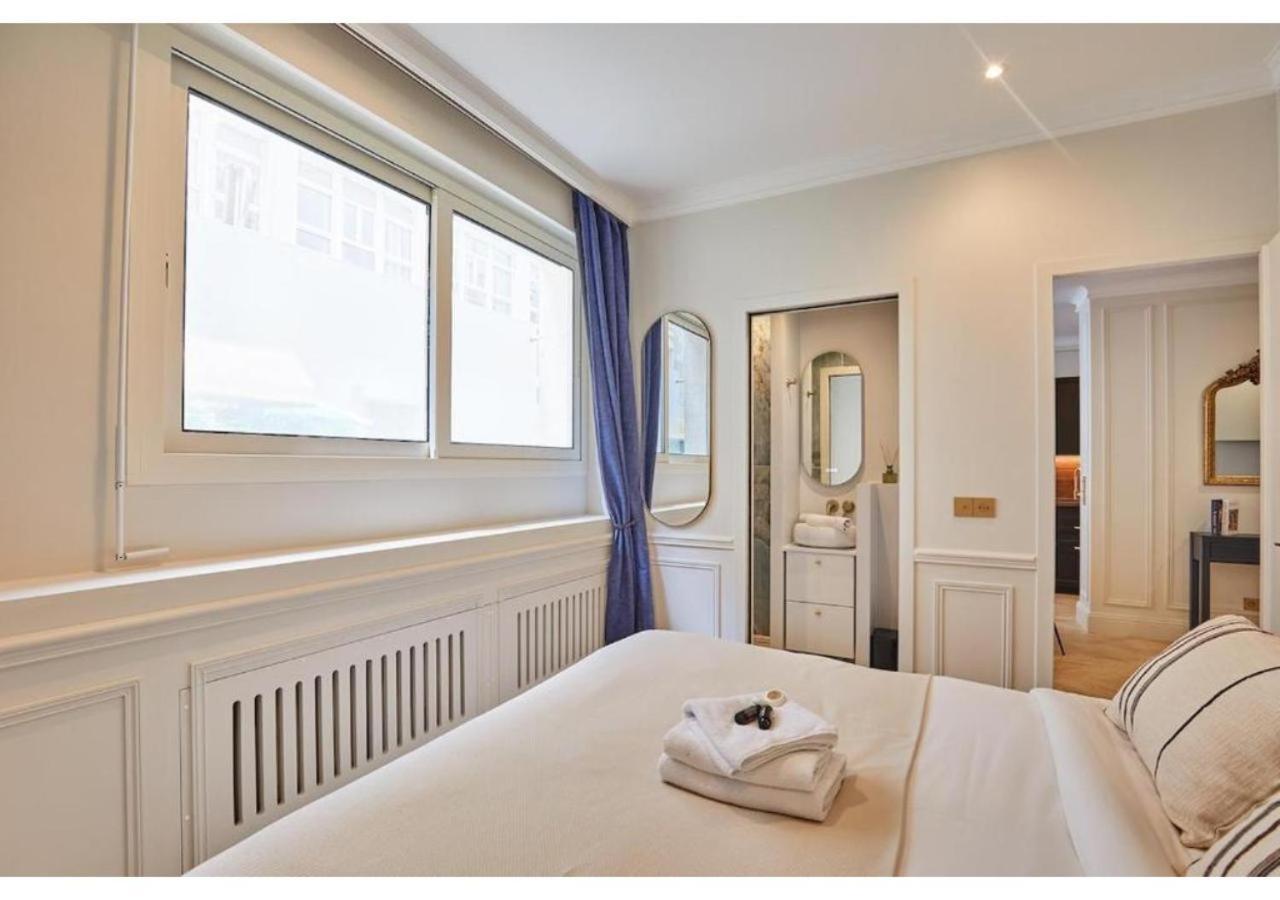Apartment Eiffel Tower Invalides Paris