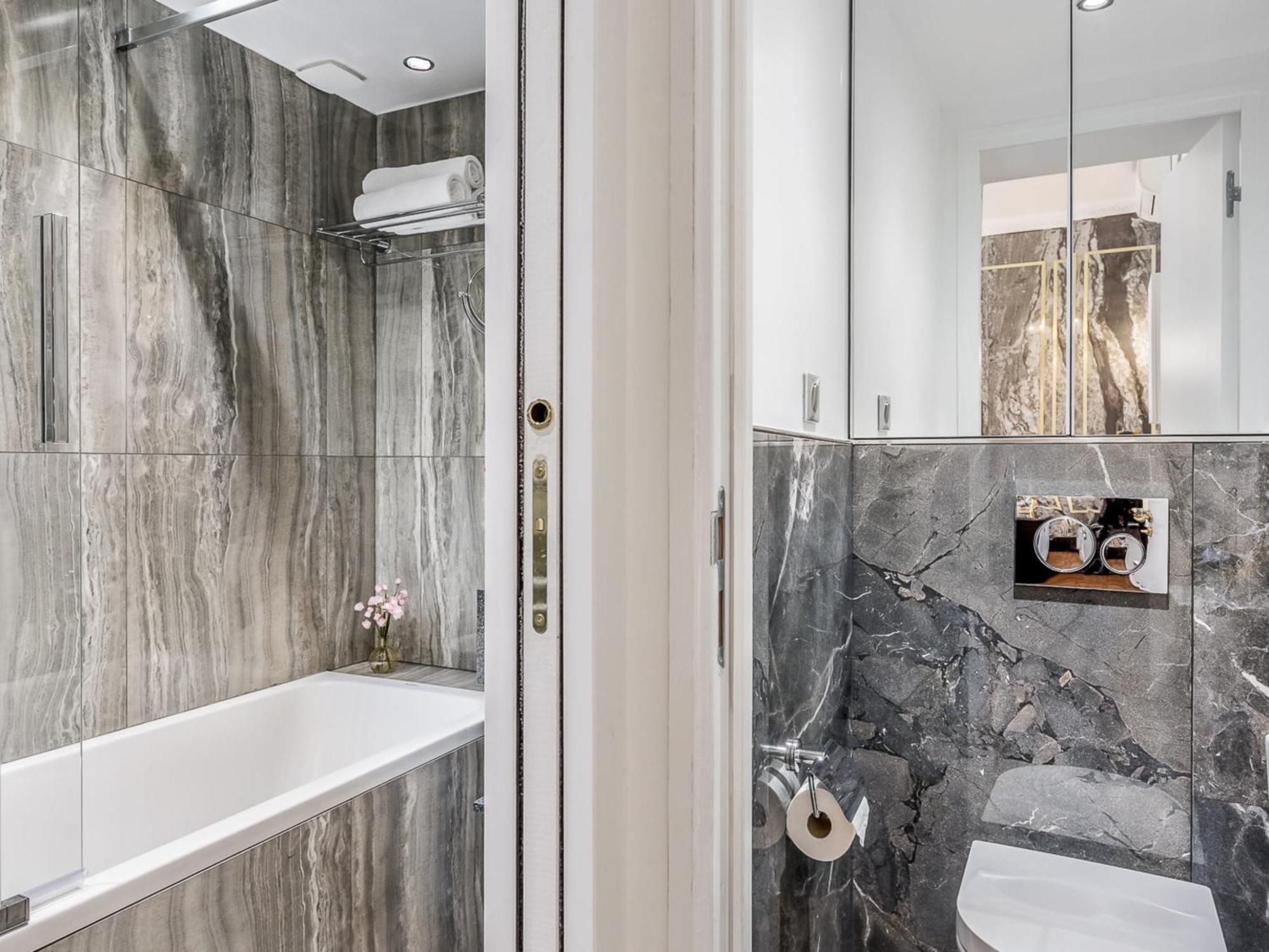 Royale 3 Bedroom, 2 Bathroom With Ac - Louvre Appartement Paris