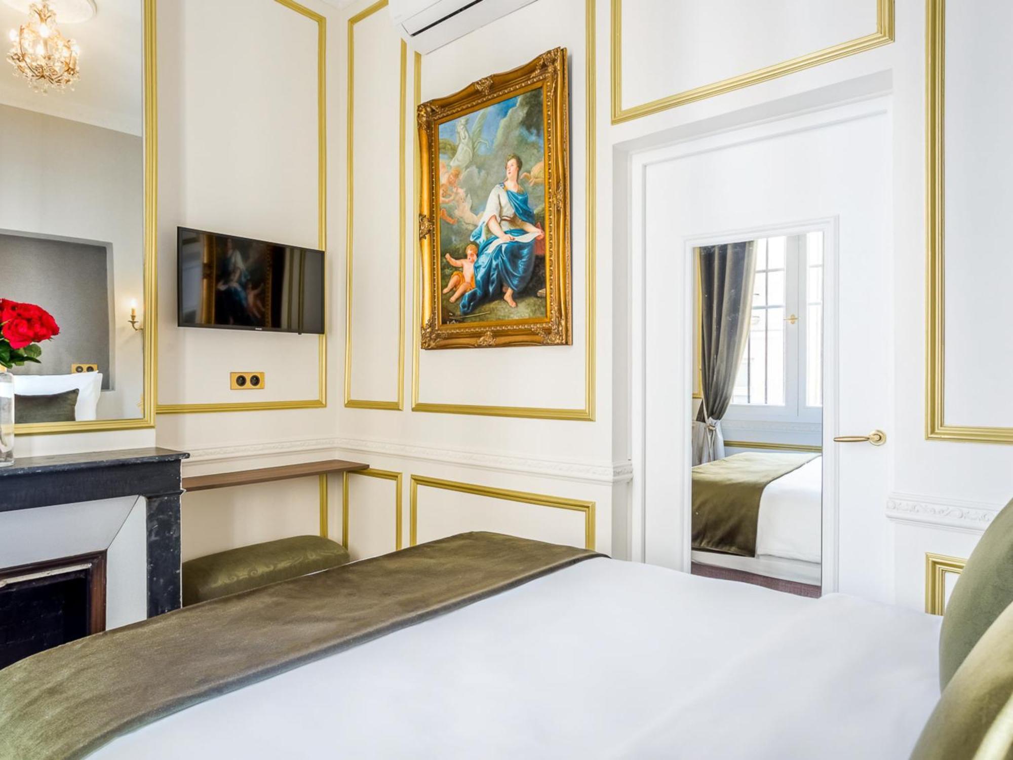 Royale 3 Bedroom, 2 Bathroom With Ac - Louvre *