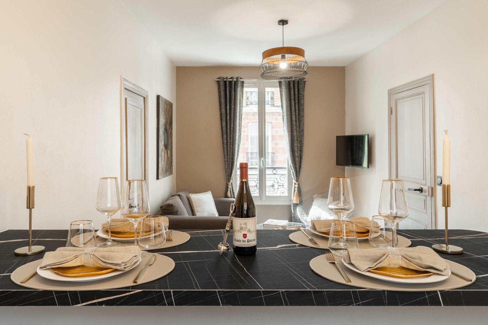 Family In Apartamento Paris