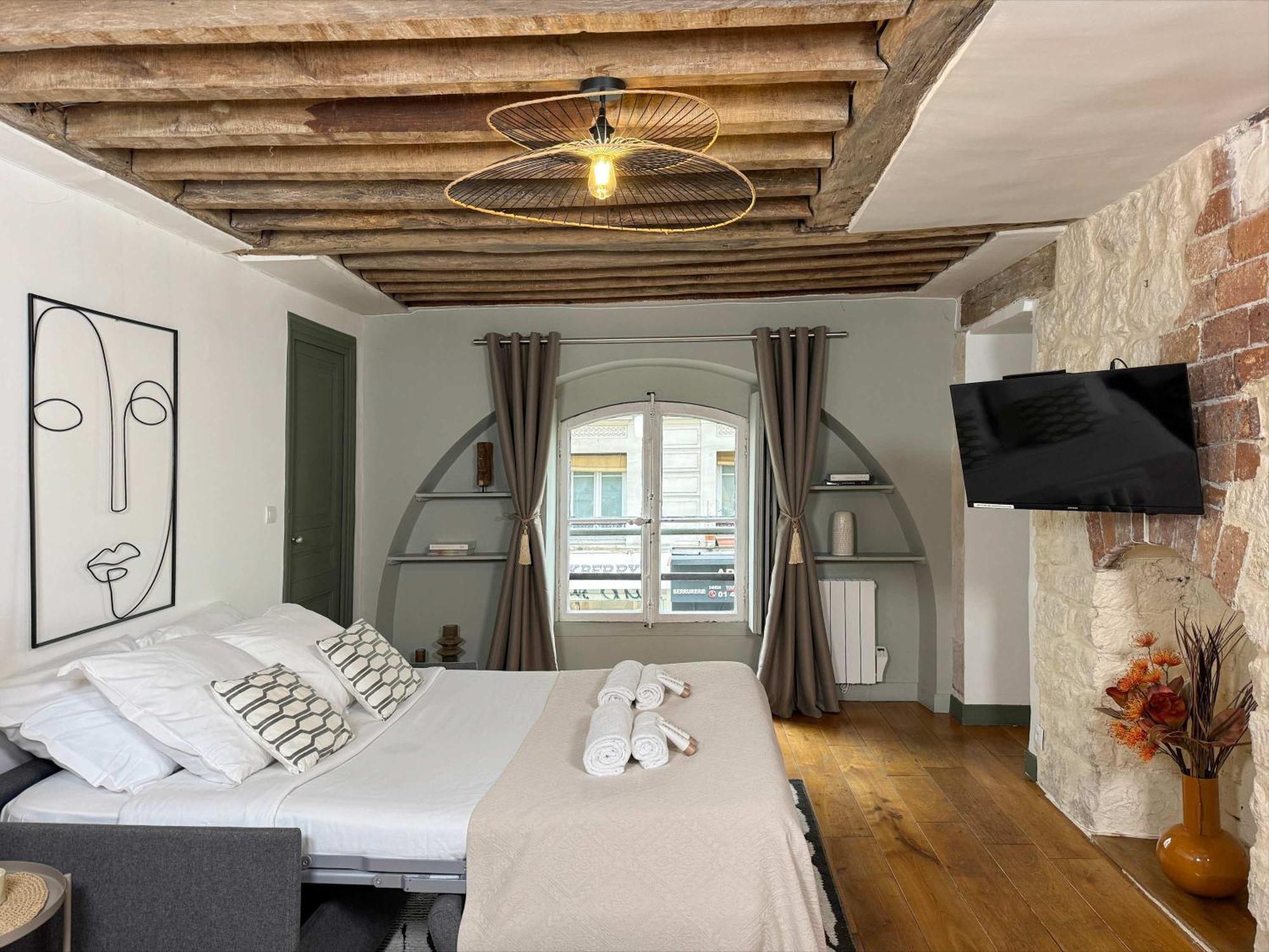 Unique Authentic In Le Marais Apartamento Paris