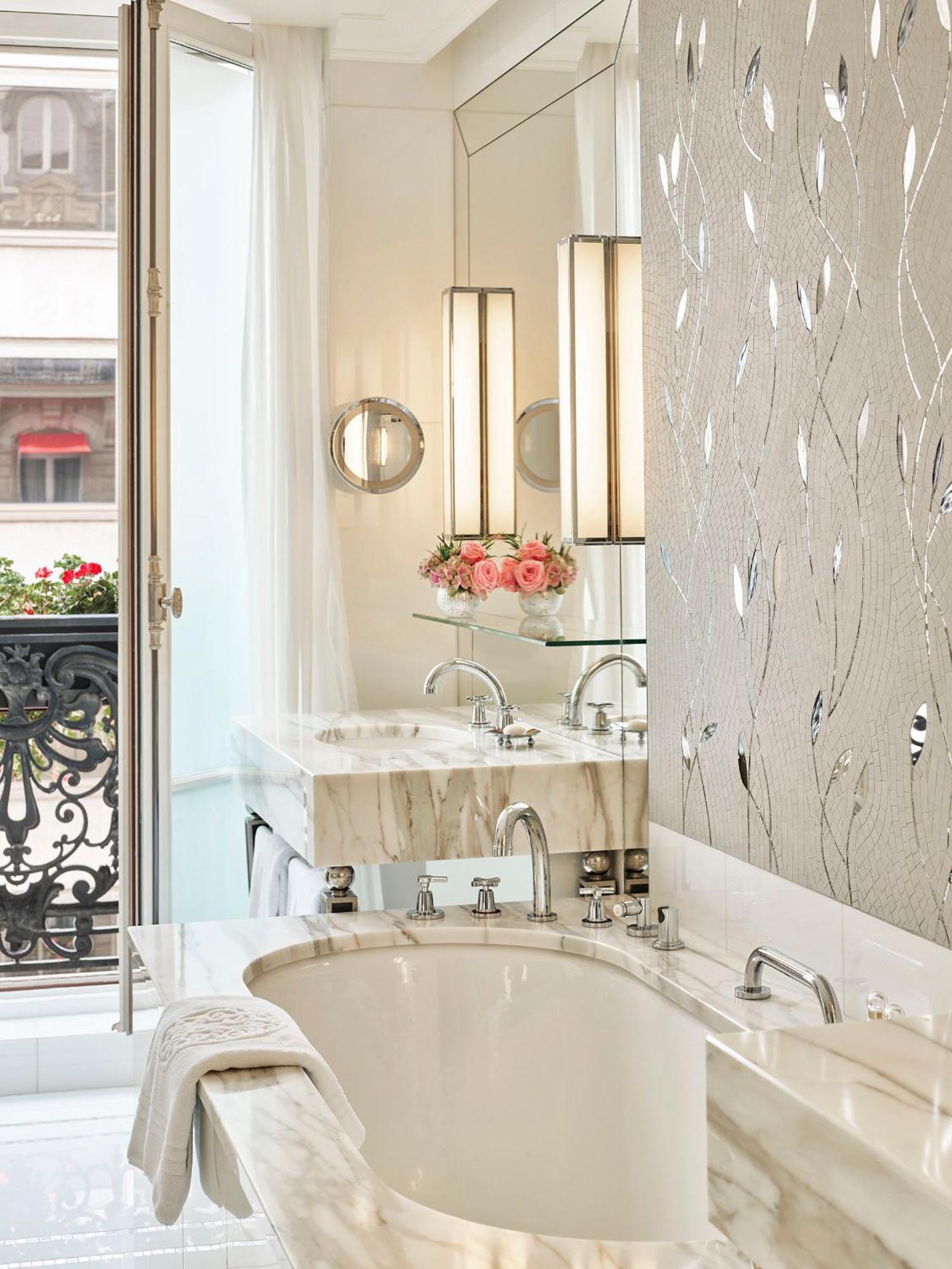 Plaza Athenee - Dorchester Collection Hotel 5*