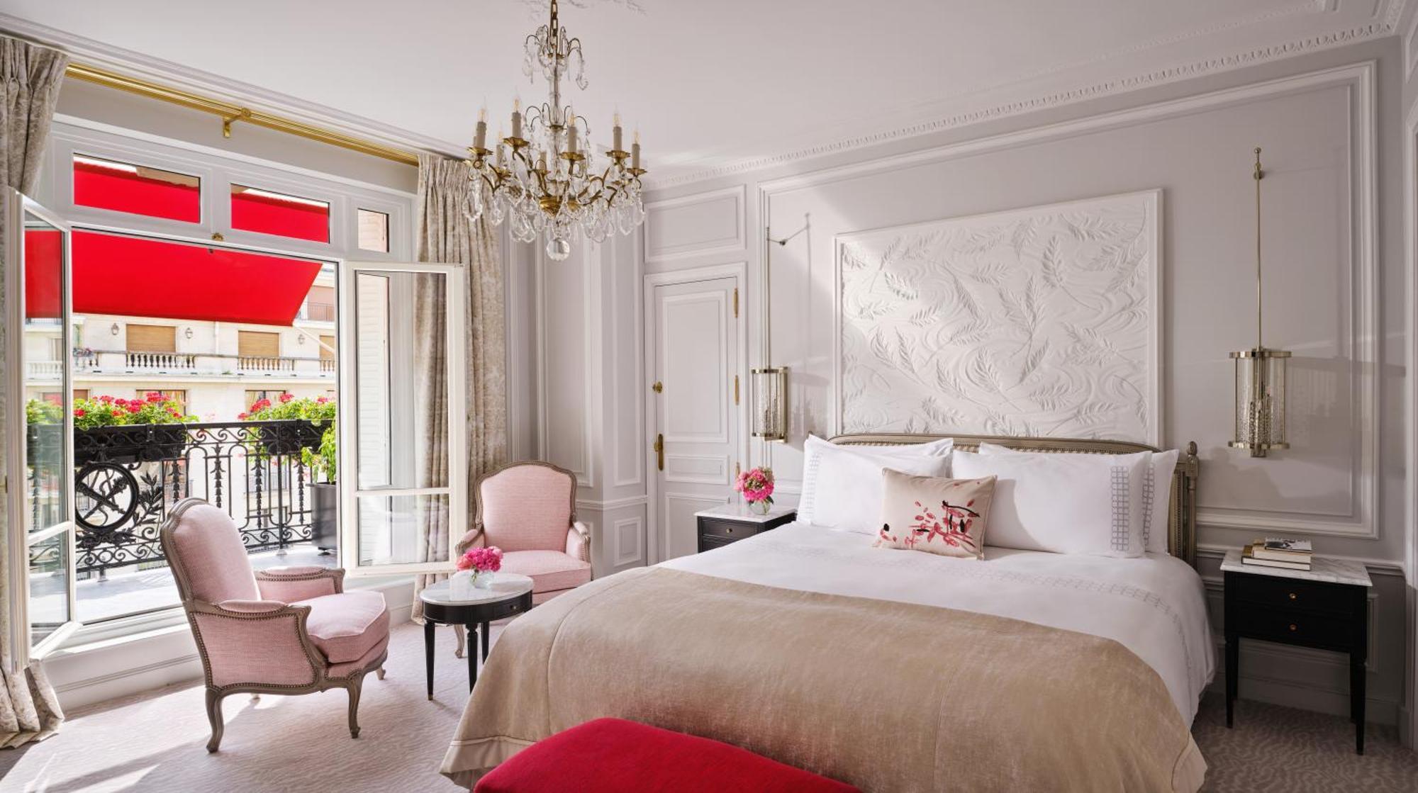 Plaza Athenee - Dorchester Collection Paris