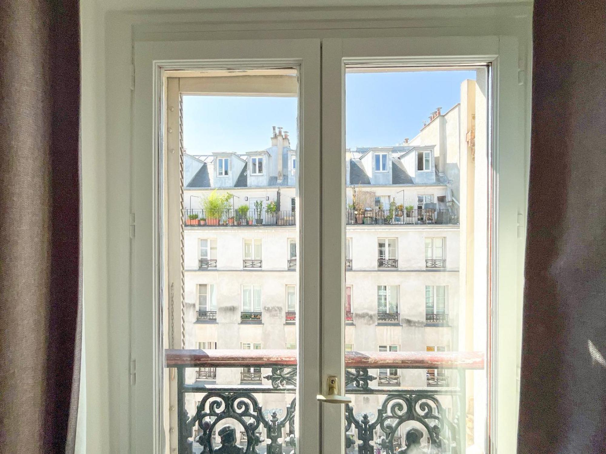 143 - Urban Charming Flat In Center Of Apartment *