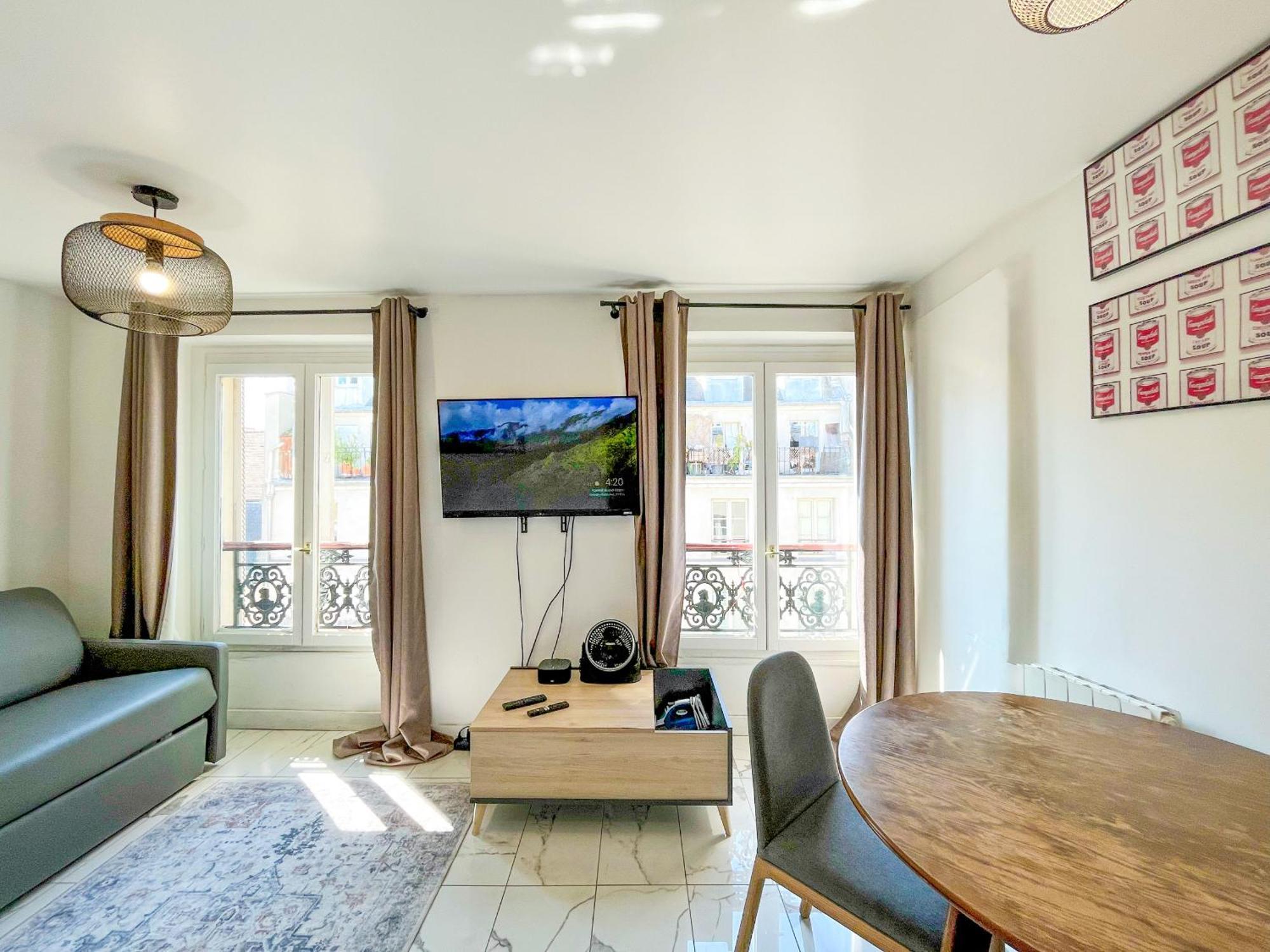 143 - Urban Charming Flat In Center Of Apartment