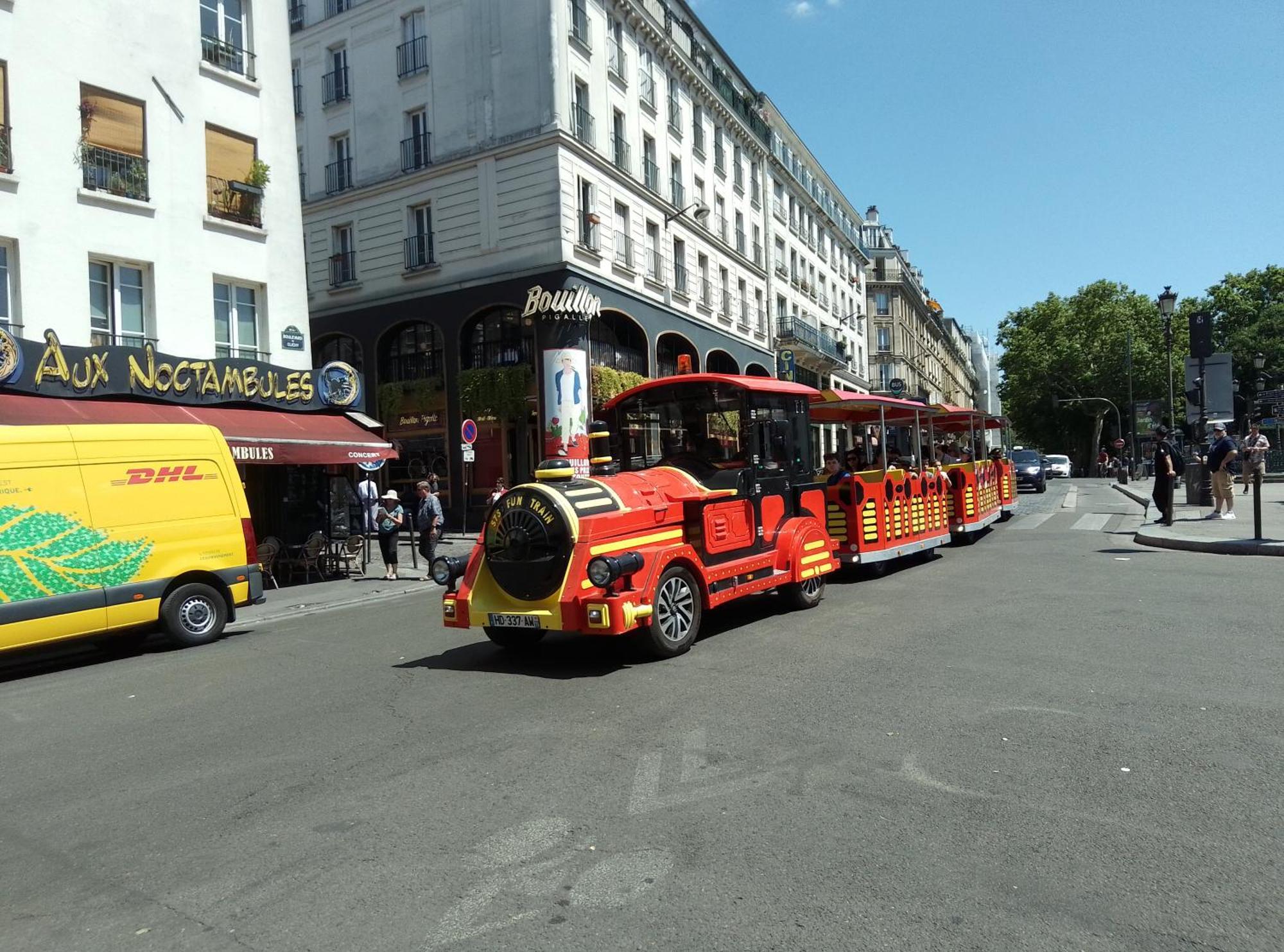 Apartment Pigalle: Cozy Parisian Retreat In Montmartre Paris
