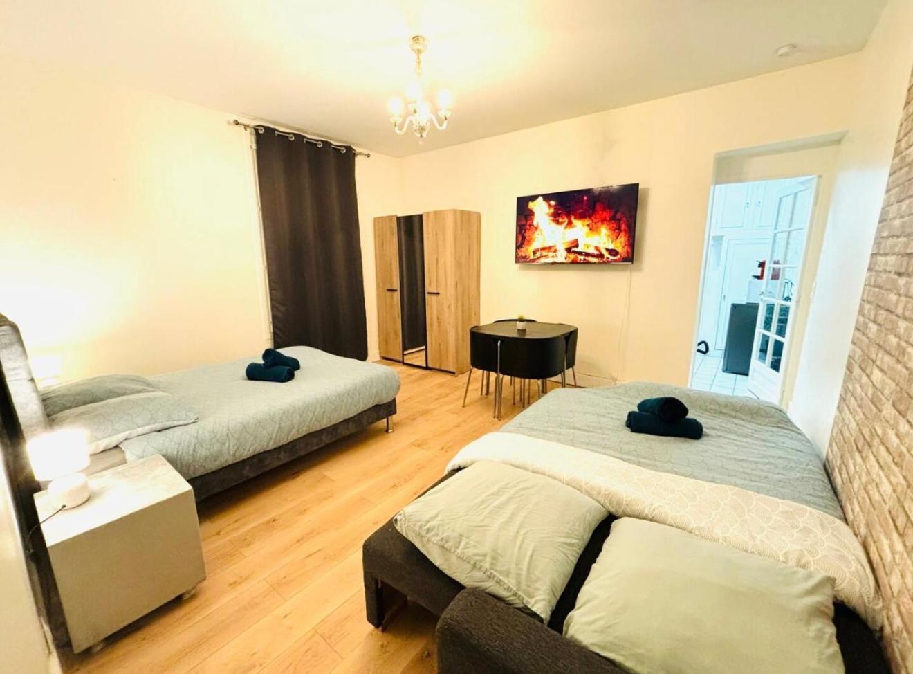 Monthiers Apartment *