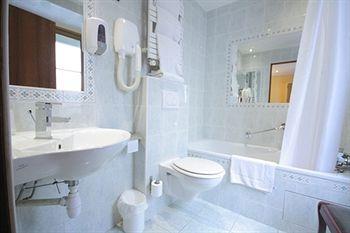 Hotel Grand Amelot Paris