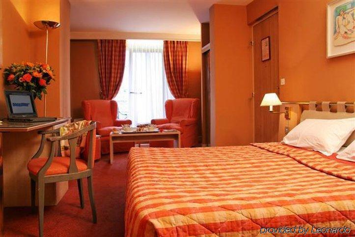 Hotel Moulin Plaza By Happyculture 3*