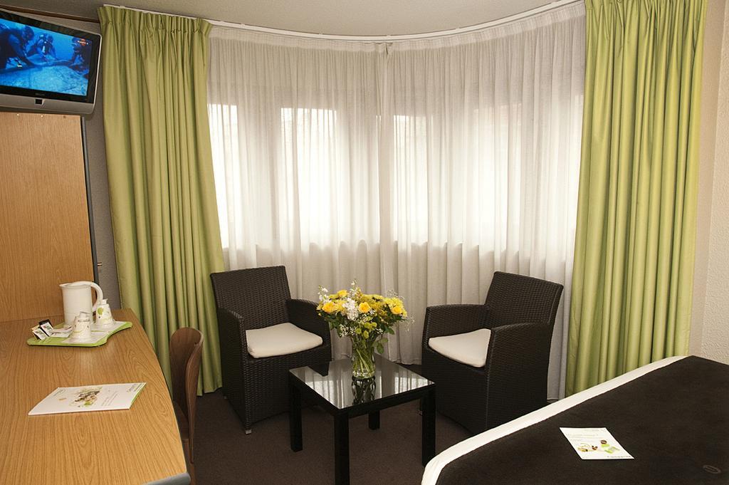 Hotel Louis Blanc Paris