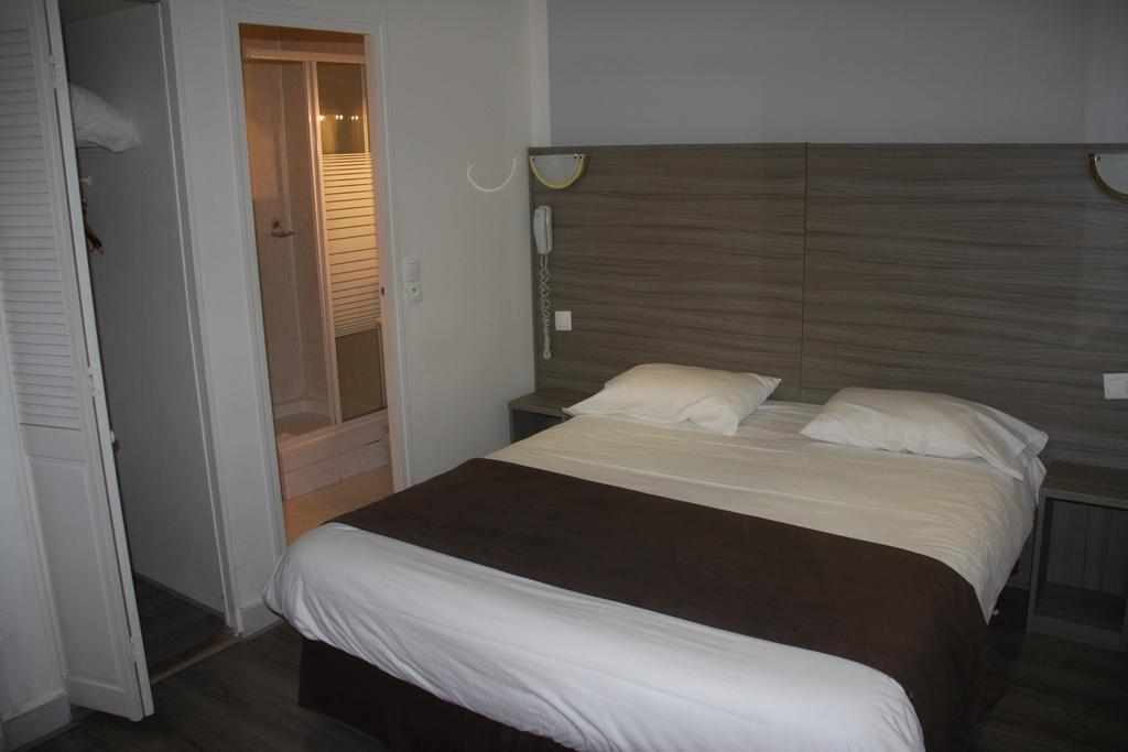 Hotel Panam Gambetta- Place Gambetta-mairie De Gambetta