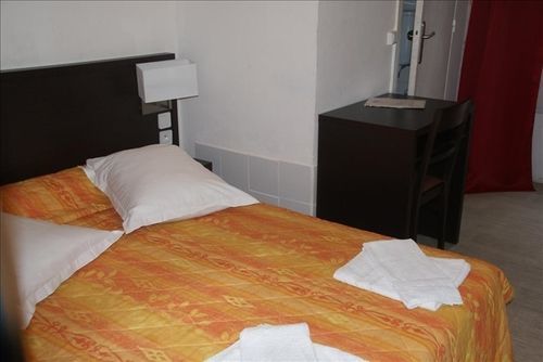Hotel Untalented -