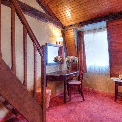 Le Faubourg Opera Hotel