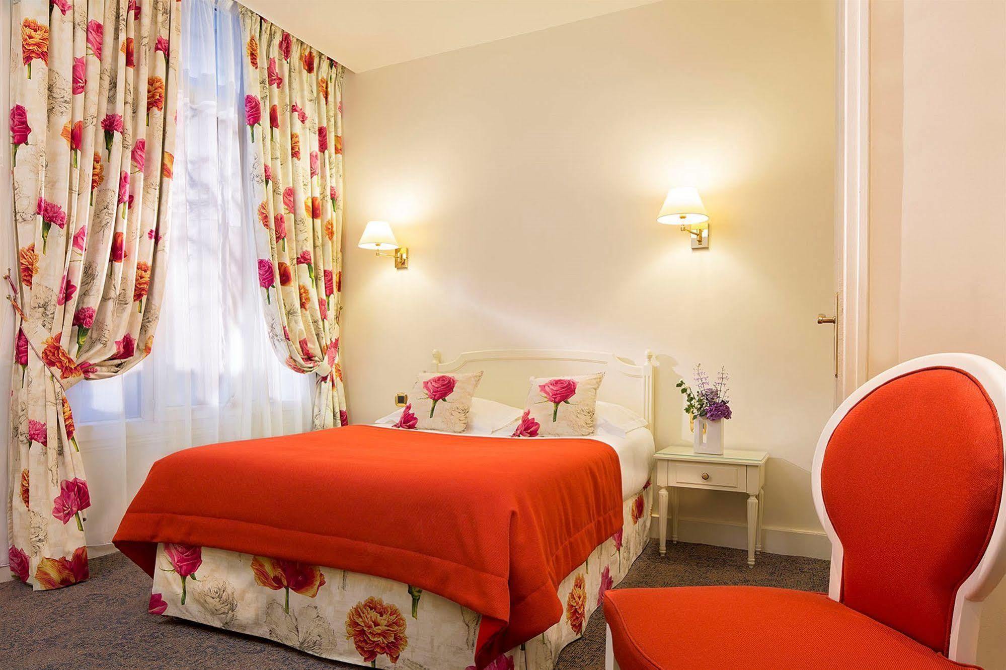 Hotel Queen Mary Opera 4*