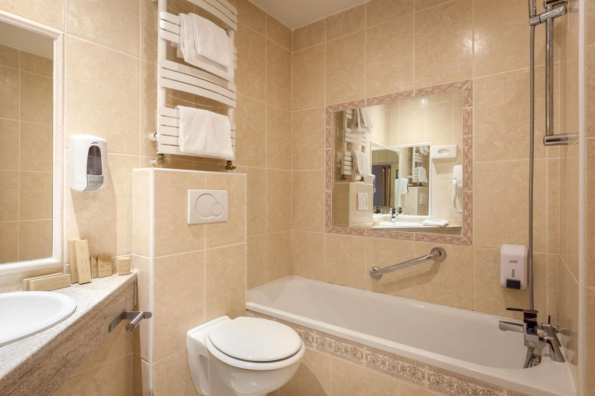 Hotel Grand Amelot 3*