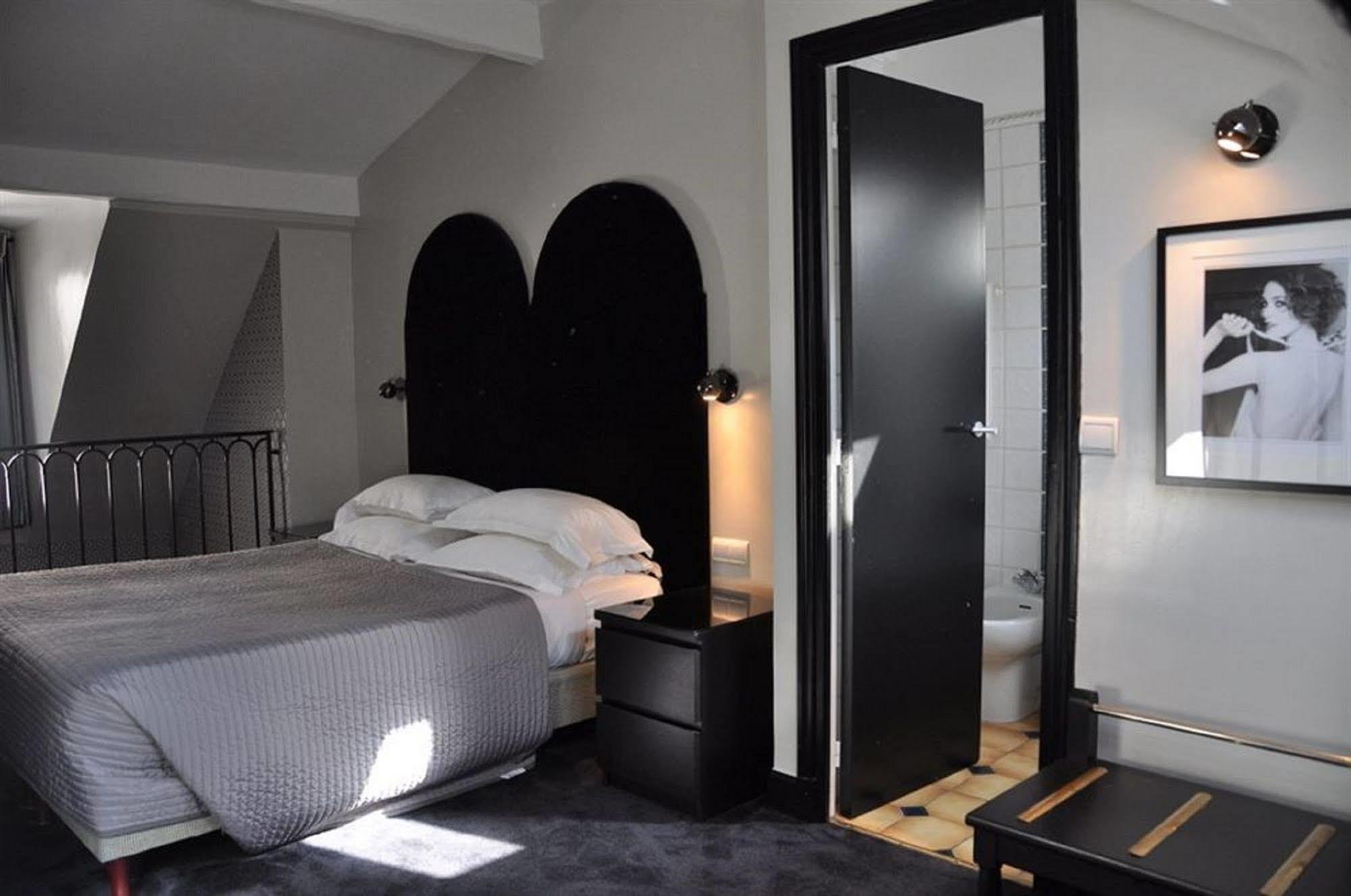 Noir 3* Paris