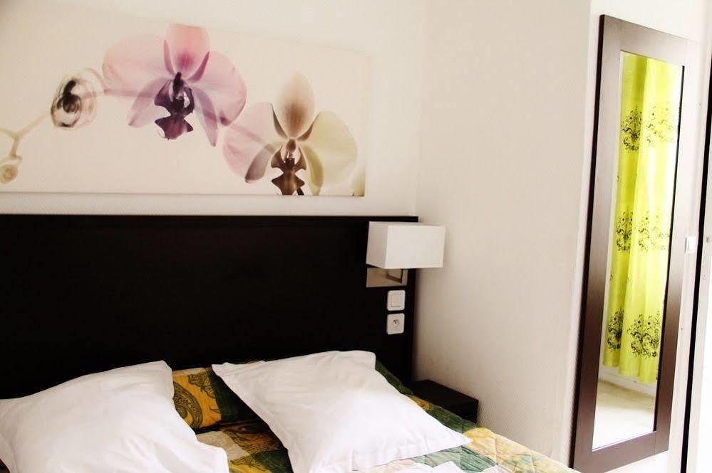 Hotel Untalented -
