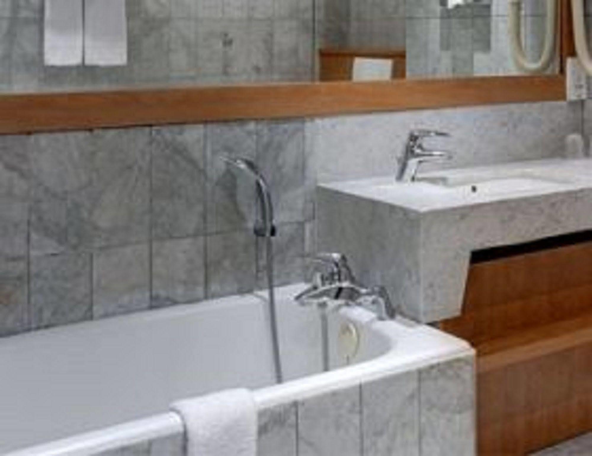 Hotel Western Ronceray Opera Paris