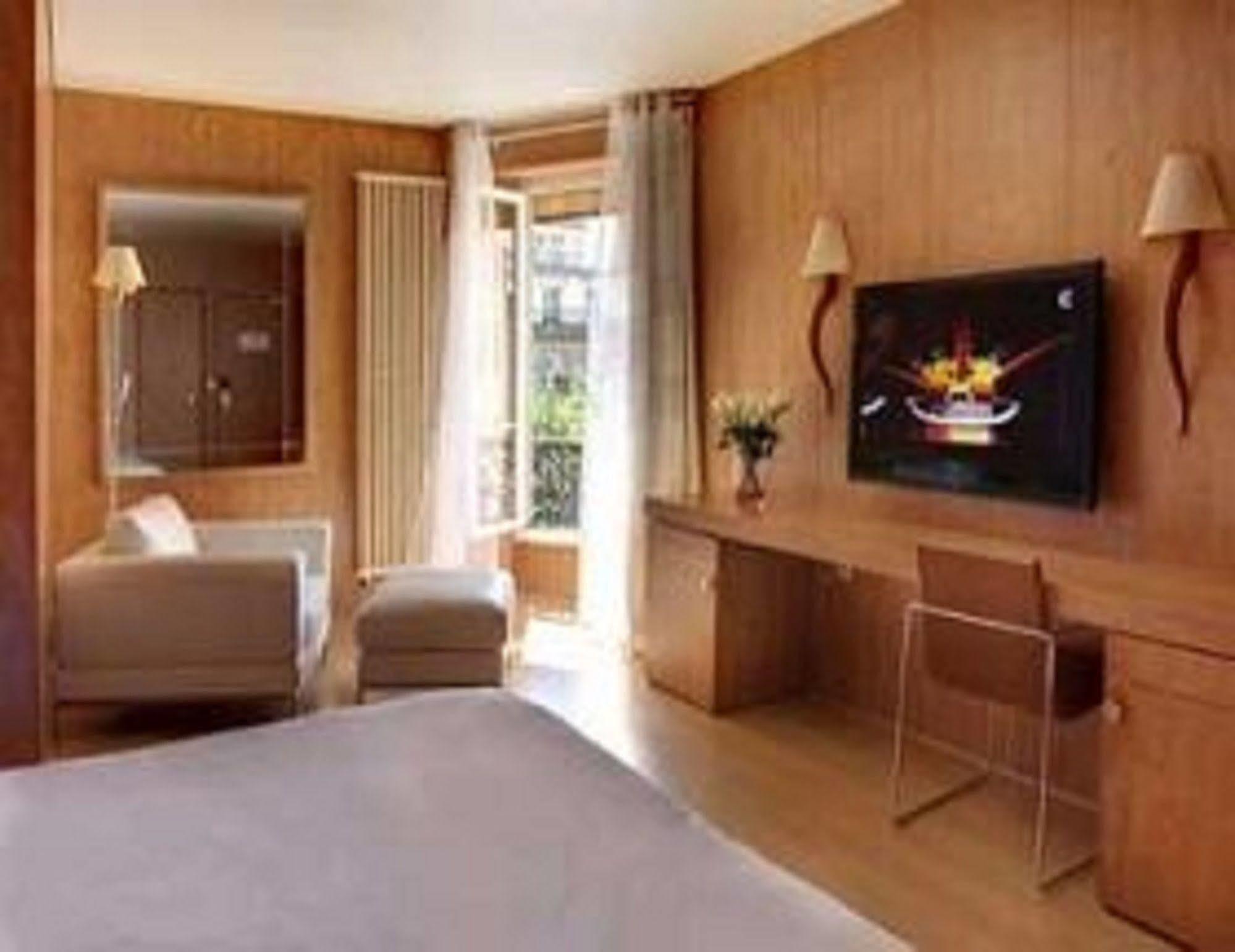 Hotel Western Ronceray Opera Paris