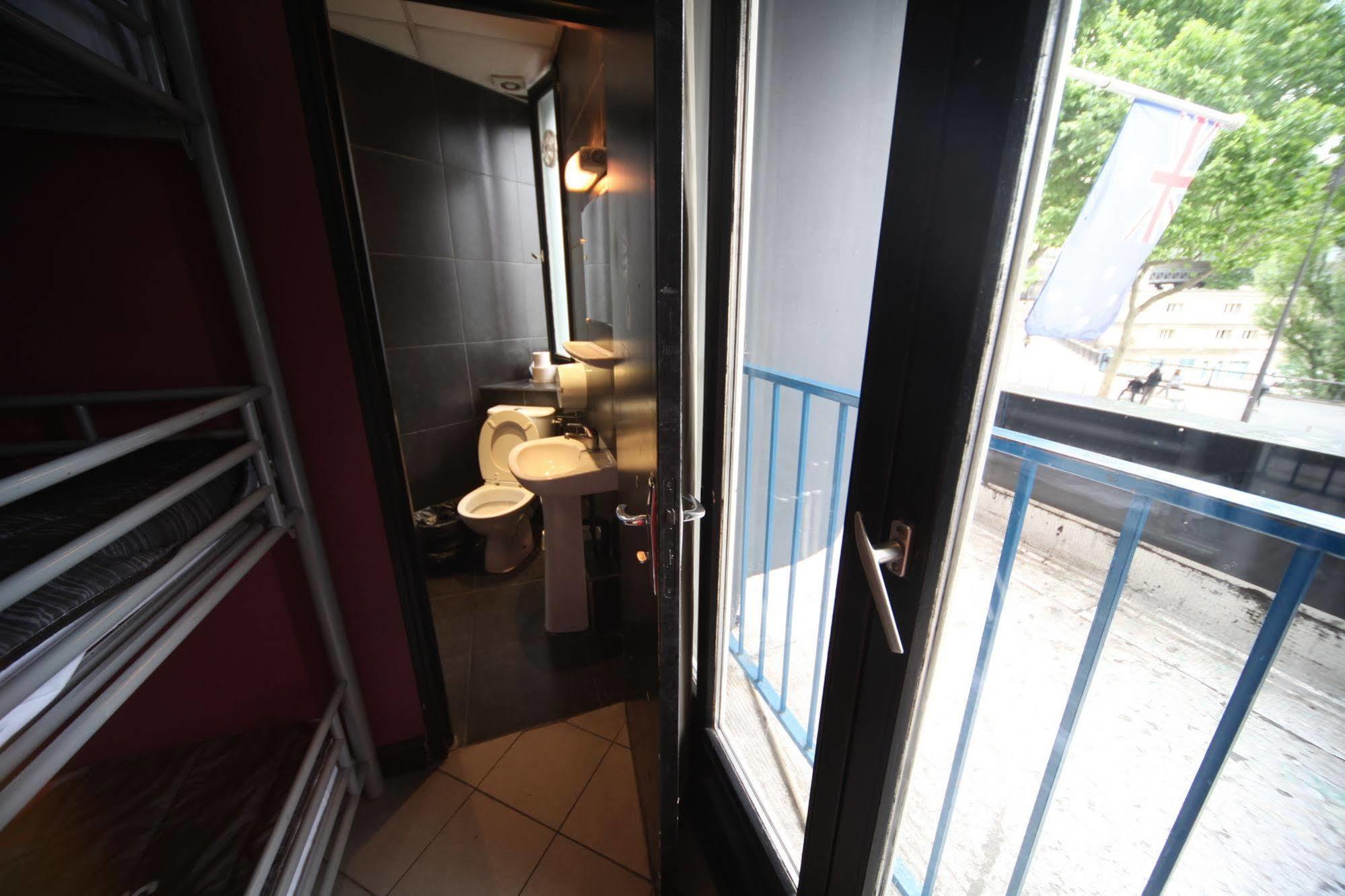 Hostel Peace & Paris