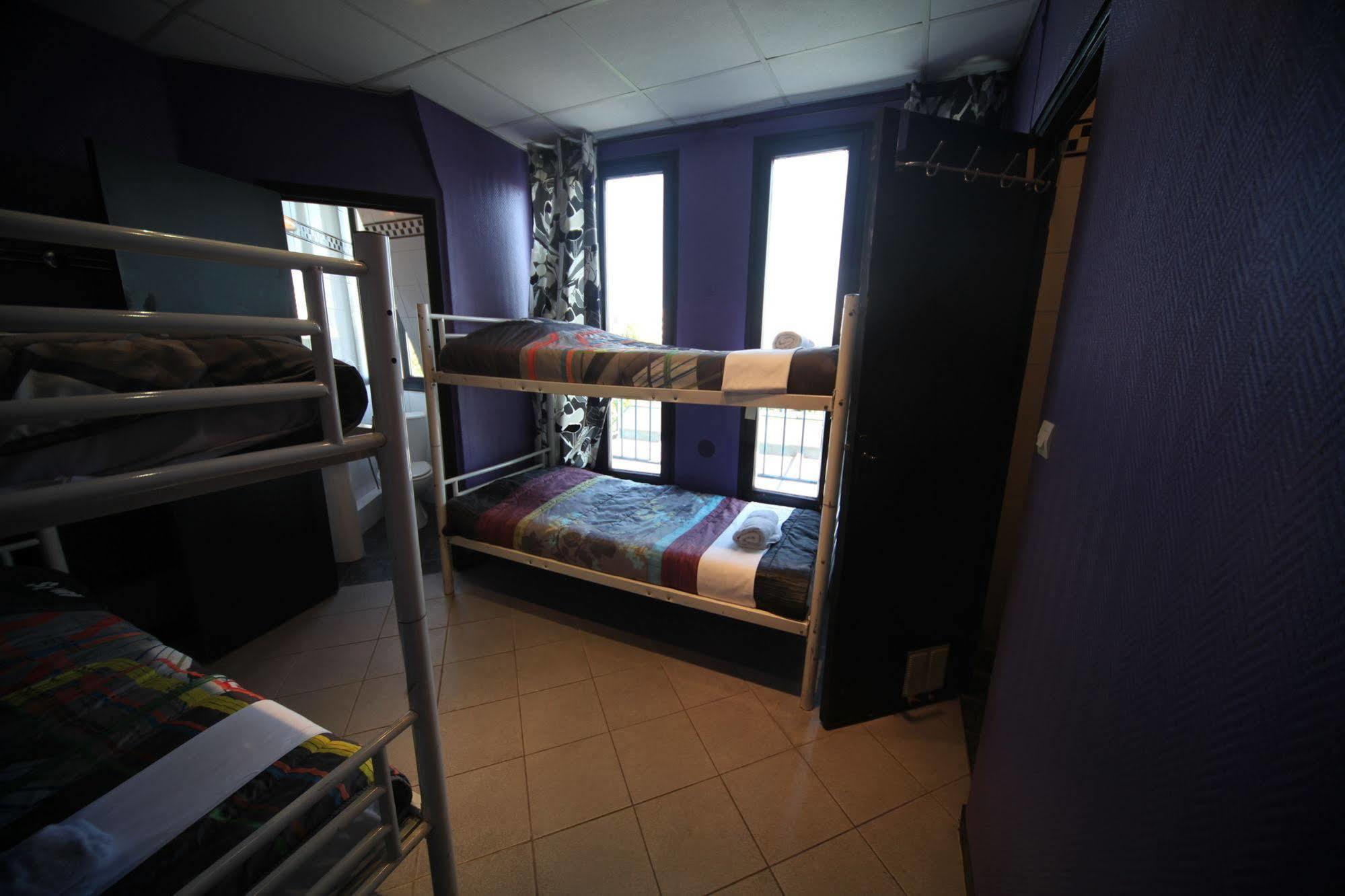 Hostel Peace & Paris