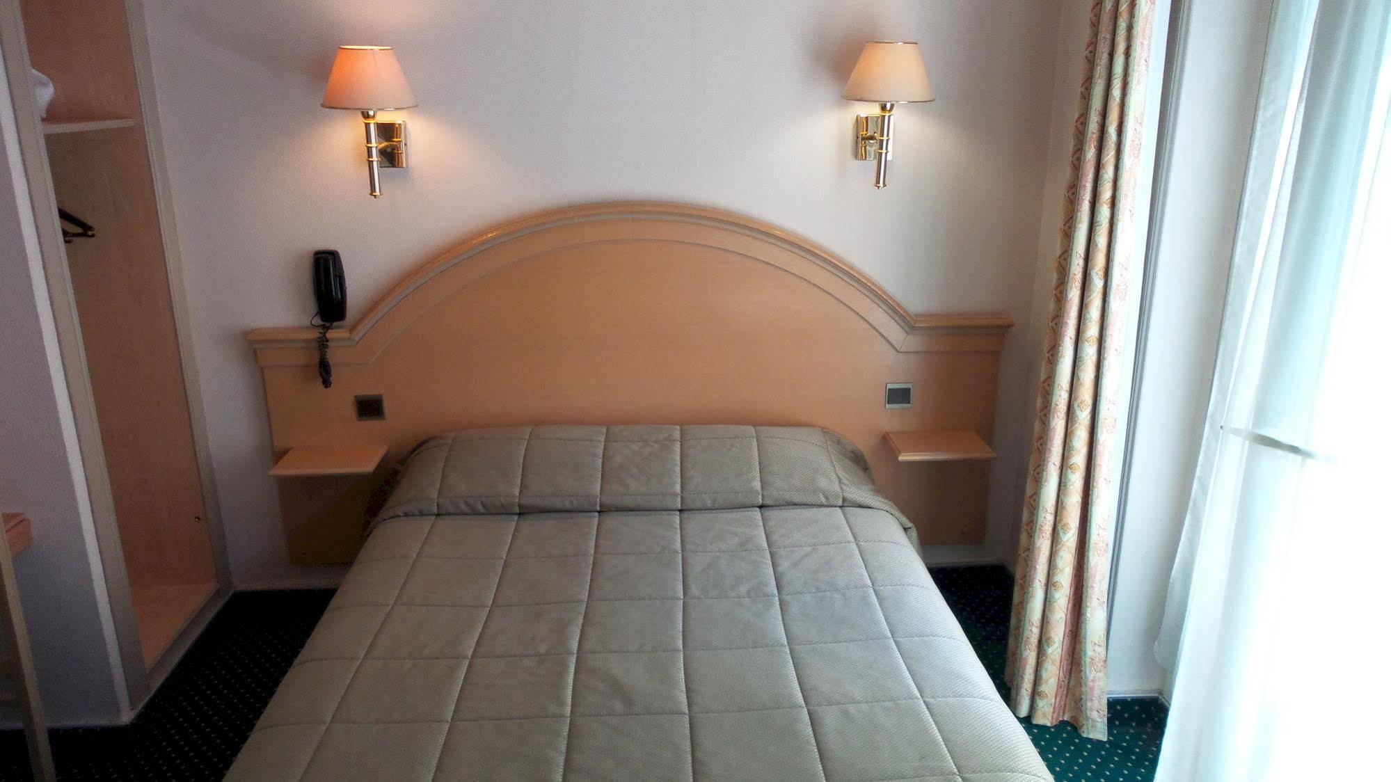 Des Arenes Hotel 3*