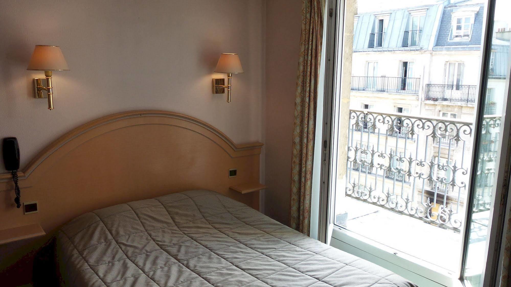 Des Arenes 3* Paris