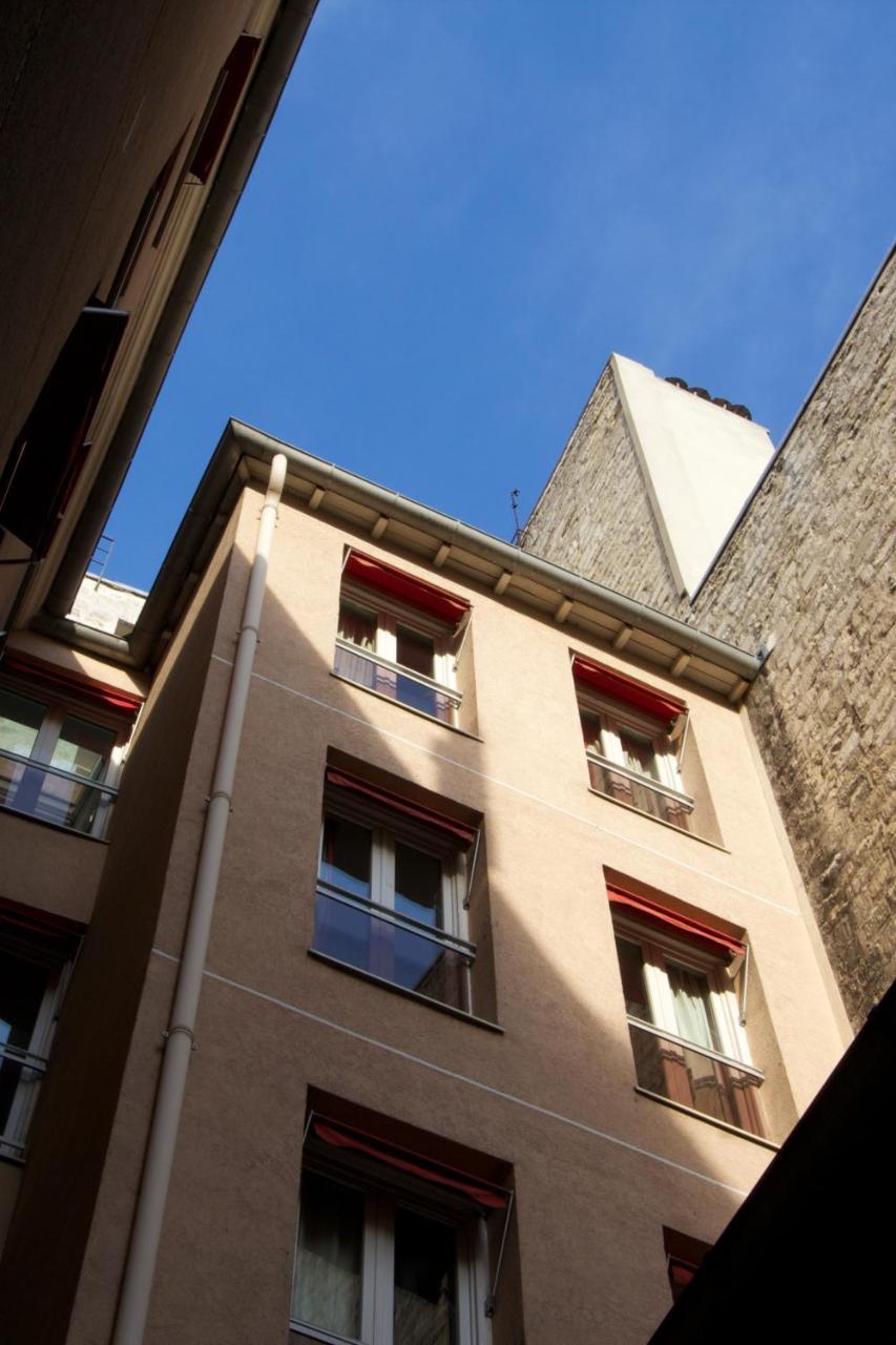 Internationale Des Jeunes Albergue