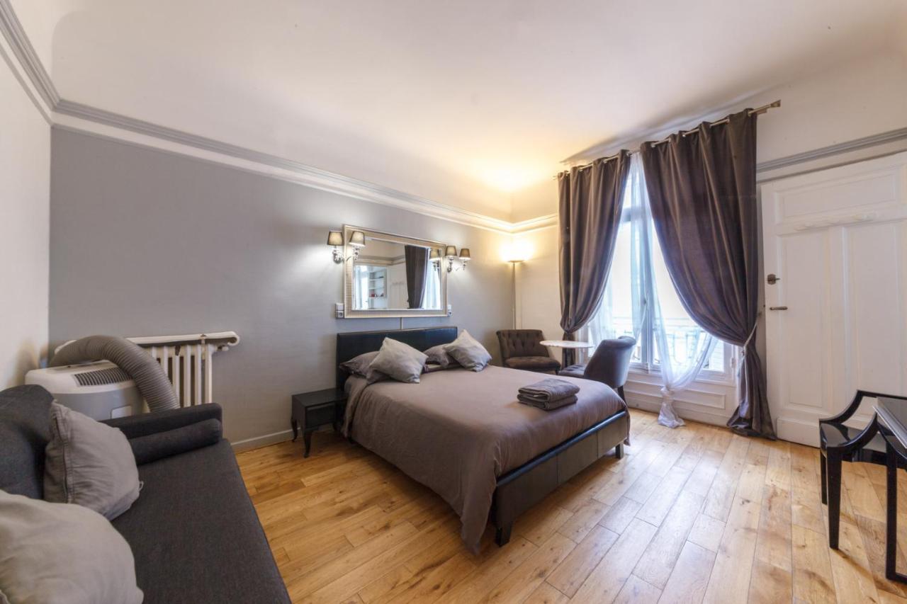 Private Studio - Avenue Des Champs-elysees