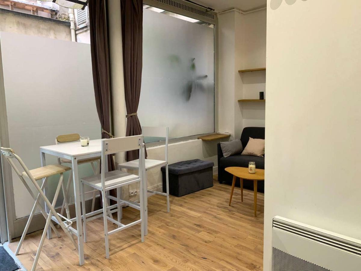 Nice 1 Bedroom Of 26m2 - Lively Area Apartment