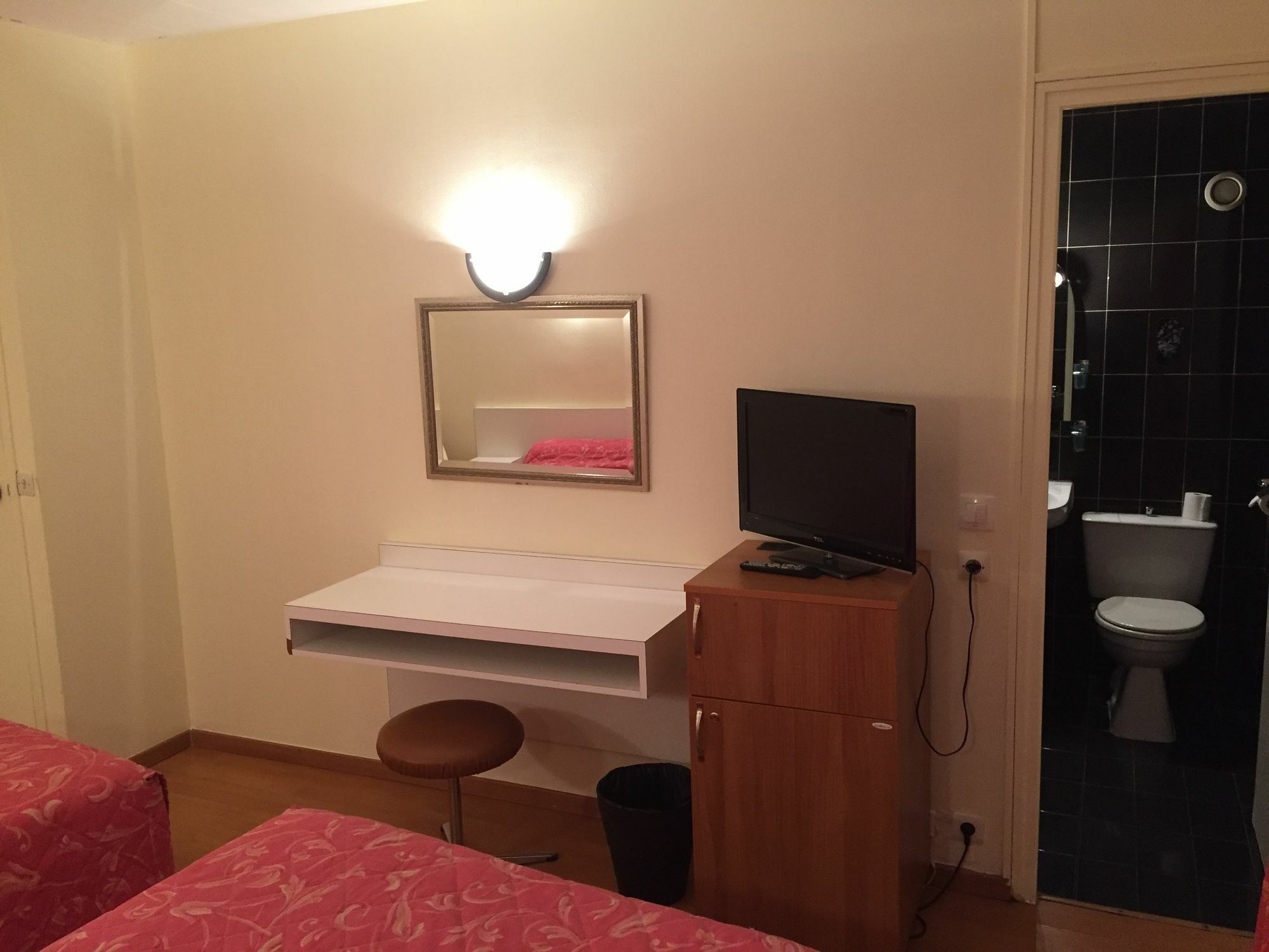 Hotel Des Pyrenees - Entre Bastille Et Nation