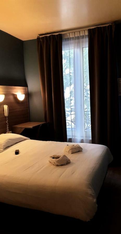 Hotel Panam Gambetta- Place Gambetta-mairie De Gambetta Paris